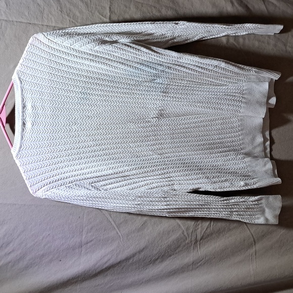 Woman's v neck sweater - Picture 2 of 4